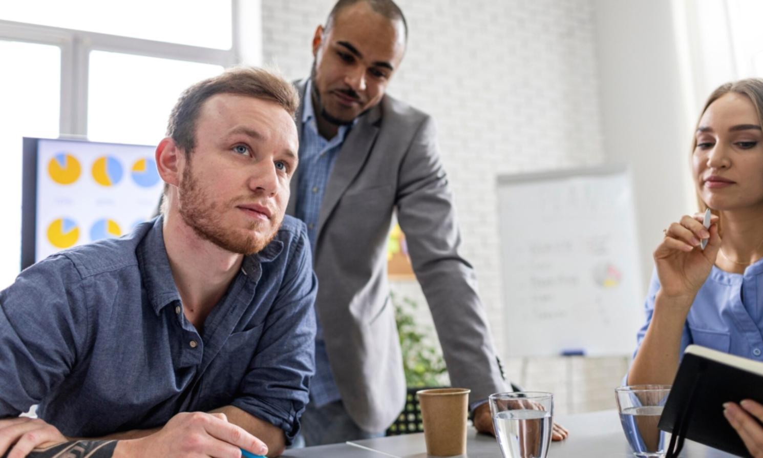 Monthly expense tracking methods that people stick with
